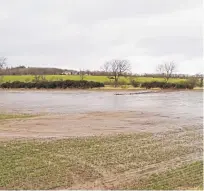  ?? Pictures: Dougie Nicolson. ?? Flooding in the fields in the Carse of Gowrie, near Kinnaird, left, and in Fife.