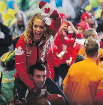  ?? JAE HONG, THE ASSOCIATED PRESS ?? Victoria swimmers Hillary Caldwell and Ryan Cochrane were among hundreds of Canadian athletes celebratin­g during the closing ceremony in Rio de Janeiro on Sunday.