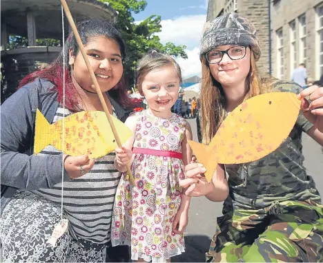  ??  ?? DENS Road Primary School in Dundee held its summer fete with teachers, pupils and parents all taking part in the fun.
They enjoyed a host of activities and stalls, with children and adults alike enjoying the offerings.
Everyone who attended was able...