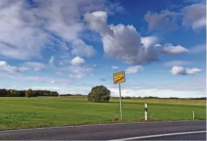  ?? Archivfoto: Christian Juppe ?? Dass hier, zwischen Arnsdorf und Radeberg, eins von zwei neuen großen Gewerbegeb­ieten entstehen soll, missfällt einigen Einwohnern.