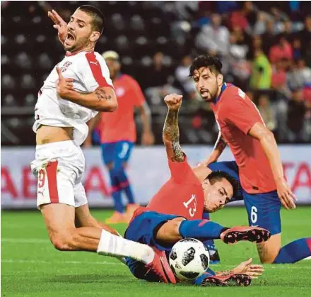  ?? AFP PIC ?? Serbia’s Aleksandar Mitrovic (left) is fouled by Chile’s Erick Pulgar during a friendly on Monday.