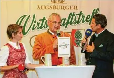  ?? Foto: Annette Zoepf ?? Nicole Prestle, Leiterin der Lokalredak­tion Augsburg stadt der Augsburger Allgemei  nen, und a.tv moderator Jan Klukkert befragten Minister Herrmann zu Themen, die viel mit Sicherheit zu tun hatten.