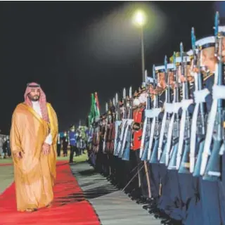  ?? // ABC ?? Bin Salman recibido por la guardia de honor en Bangkok