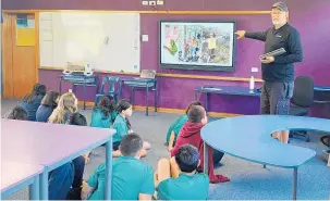  ?? ?? Kaitaia Primary School students being taught about kauri dieback safety.