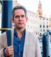  ??  ?? Not such a grand tour. Douglas (Tom Hollander) visits Venice in
Us