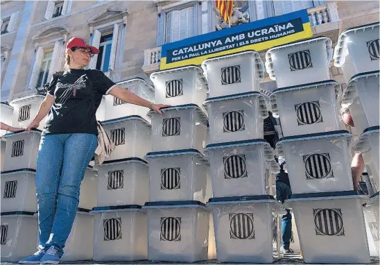 ?? EUROPA PRESS ?? Acto simbólico en la Plaza Sant Jaume de Barcelona