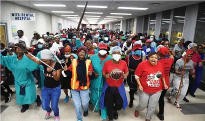  ?? Picture: Neil McCartney ?? PAY UP. Hospital workers at Charlotte Maxeke Hospital in Johannesbu­rg march along the main corridor during a protest yesterday.