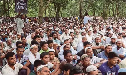  ?? FILE PIC ?? Rohingya refugees protesting at the Kutupalong refugee camp to mark the one-year anniversar­y of their exodus in Cox’s Bazar, Bangladesh, in August.