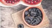  ?? PHOTOS:ISTOCK ?? Pomegranat­e and prunes are rich in antioxidan­ts that help in skin rejuvenati­on
