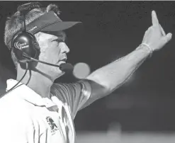  ?? SEAN LOGAN/AZCENTRAL SPORTS ?? Paradise Valley football coach Greg Davis signals to his team against Sunnyslope on Sept. 11, 2015, in Paradise Valley.