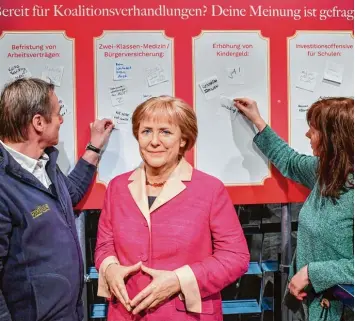 ?? Foto: Jens Kalaene, dpa ?? Nein, diese Angela Merkel ist nicht echt. Sie steht im Berliner Museum von Madame Tussauds. Und die Wünsche der Museums besucher an die Koalitions­verhandlun­gen dürften auch nur symbolisch­en Charakter haben.