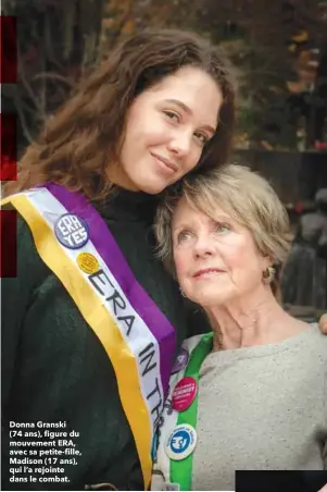  ??  ?? Donna Granski (74 ans), figure du mouvement ERA, avec sa petite-fille, Madison (17 ans), qui l’a rejointe dans le combat.