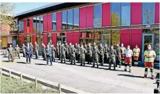  ?? FOTO: KREIS WESEL ?? Landrat Brohl begrüßt Soldaten und Soldatinne­n.
