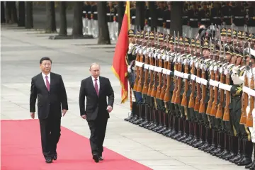  ?? — Reuters pohto ?? Xi and Putin attend a welcome ceremony outside the Great Hall of the People in Beijing, China.