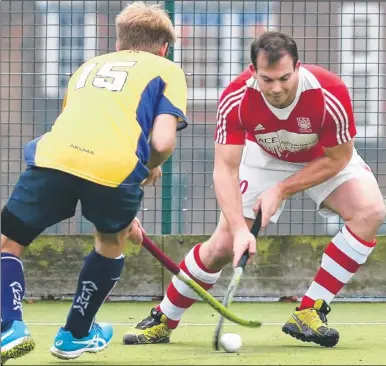  ?? Pictures: Matthew Walker FM4614540 Buy these pictures from kentonline.co.uk ?? Leaders Sutton Valence (red) beat Old Williamson­ians 3-0 in their top-of-the-table Kent/Sussex Regional 2 clash on Saturday