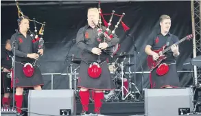  ??  ?? PIPERS
Willie says other band members are also fed-up with unacceptab­le behaviour