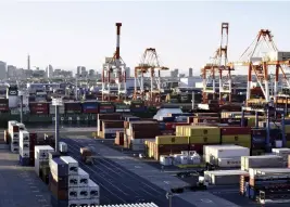  ?? Yomiuri Shimbun file photo ?? Containers are seen at Yokohama Port in January.