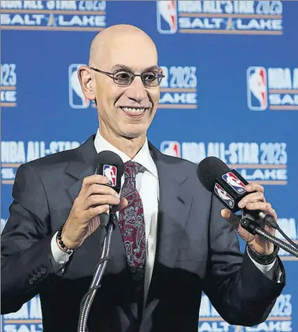  ?? FOTO: AP ?? Adam Silver, Comisionad­o de la NBA, en una foto de archivo. La NBA finalmente decidió que reanuda la temporada