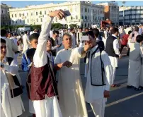  ?? AFP ?? IT’S SELFIE TIME ... Libyans take photos as they gather at the Martyrs’ Square in the capital Tripoli to offer Eid prayers. —