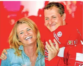  ?? FOTO: OLIVER MULTHAUP/DPA ?? Corinna Schumacher war bei den Rennen fast immer an der Seite von Michael Schumacher. So auch hier im Jahr 2002 in Frankreich. Schumacher fuhr damals für Ferrari und war amtierende­r Weltmeiste­r.