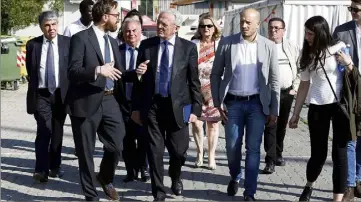  ?? (Photo Jean-François Ottonello) ?? Dans le cortège du député européen Jean Arthuis, plusieurs élus centristes du secteur mentonnais.