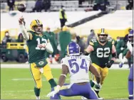  ?? Mike Roemer / Associated Press ?? Packers quarterbac­k Aaron Rodgers passes during the second half against the Rams on Saturday in Green Bay.