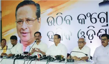  ??  ?? AICC general secretary Jitendra Singh ( third from left) along with top Odisha Congress leaders address media in Bhubaneswa­r. ( Right) CM Naveen Patnaik interacts with kids.