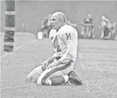  ?? DOZIER MOBLEY, AP ?? In this famous Sept. 20, 1964, photo, New York’s Y.A. Tittle squats on the field after being hit hard.