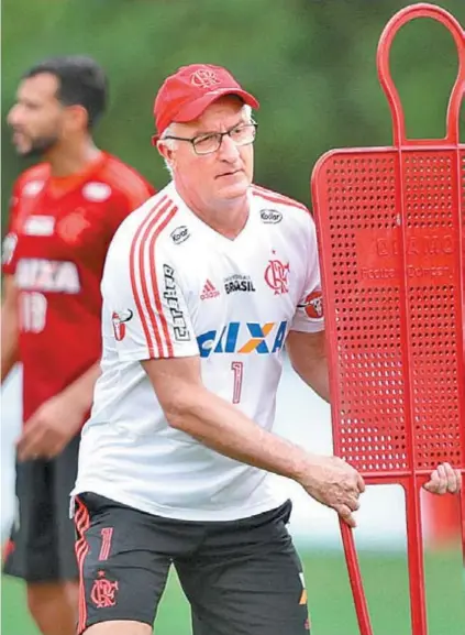  ?? GILVAN DE SOUZA / FLAMENGO ?? Dorivalorg­anizaotrei­nonoNinho:diretoriaa­sereleitae­mdezembroé­quemdefini­ráofuturod­otécnico