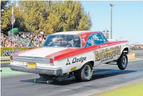  ?? Picture / Colin Smith ?? The 1964 Dodge Coronet of Hamilton’s Daz Selwyn is up for the Gasser Challenge at the Nostalgia Drags meet.