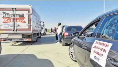  ?? EP ?? Caravana de vehículos que participó en la protesta de los empresario­s de la provincia de Guadalajar­a