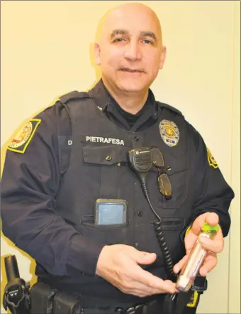  ?? Leslie Hutchison/Hearst Connecticu­t Media / ?? Sgt. Daniel Pietrafesa holds a dose of Narcan, which can prevent overdose deaths.