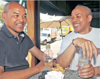  ?? DAVID RITCHIE ?? OPPORTUNIT­IES THROUGH SPORT: Brian Stein, left, and brother Edwin have launched a coaching project in local schools