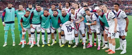  ?? ?? Touch of class: Bologna players kept stricken skipper Ferguson (main) in their thoughts in a vital 3-1 victory away to Roma