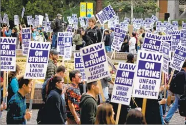  ?? Photograph­s by Gary Coronado Los Angeles Times ?? ACADEMIC workers walk the picket line on the UCLA campus as a strike entered its third week Monday.