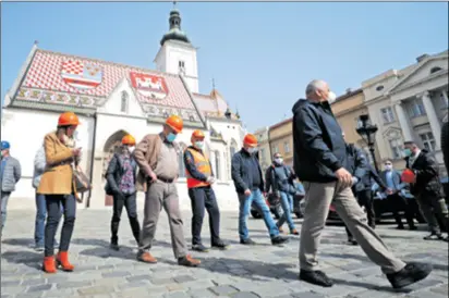  ??  ?? JE LI NAPOKON ČUO APELE? Prvi čovjek metropole želi osnovati poseban savjet pa sutra na Velesajmu okuplja građevinar­e i arhitekte, koji već dulje upozoravaj­u da poslu treba pristupiti cjelovito