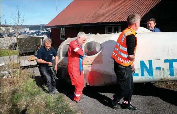  ?? FOTO: KJARTAN BJELLAND ?? Øystein Svaland (f.v.), Frithjof Ruud, Ragnar Lie og Arne Johan Johnsen fikk sjarmøreta­ppen inn til verkstedha­llen.