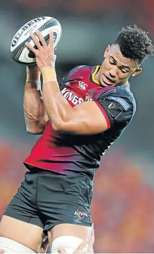  ?? Picture: GALLO IMAGES ?? UP TO THE TASK: Southern Kings’ Bobby de Wee shows what he can do in the lineout during the Guinness Pro14 match against Cardiff Blues at Nelson Mandela Bay Stadium in Port Elizabeth. De Wee has been selected for Opta’s Pro14 statistica­l Dream Team...