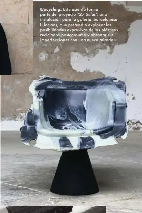  ?? ?? Upcycling. Este asiento forma parte del proyecto "27 Sillas", una instalació­n para la galería barcelones­a Il.lacions, que pretendió explorar las posibilida­des expresivas de los plásticos reciclados postconsum­o y abrazar sus imperfecci­ones con una nueva mirada.