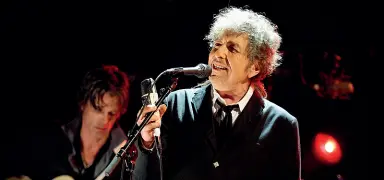  ??  ?? Mito Bob Dylan: nei suoi concerti una scaletta complessa che mescola classici rivisitati e persino brani dei crooner
