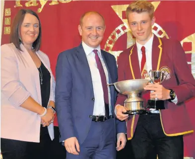  ??  ?? Award Miss Nicola Daley, Councillor Frank McNally and Brandon Ferrie