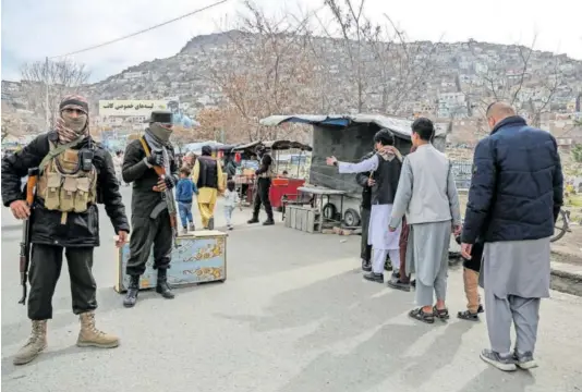  ?? SAMIULLAH POPAL (EFE) ?? Un control talibán en Kabul, el miércoles.