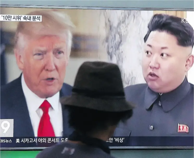  ?? AHN YOUNG- JOON / THE ASSOCIATED PRESS FILES ?? A man watches a television screen earlier this month showing U. S. President Donald Trump and North Korean leader Kim Jong Un on a news program in Seoul.