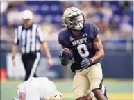  ?? Julio Cortez / Associated Press ?? Fullback Chance Warren and Navy face rival Army on Saturday.