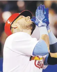  ?? Ap / jeff roberson ?? Yadier Molina sigue haciendo historia en el béisbol con los Cardenales de San Luis, Anoche bateó de 4-3.