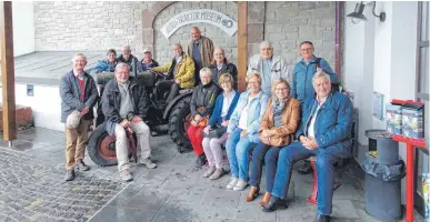  ?? FOTO: PM ?? Zu seinem zehnjährig­en Bestehen hat der Ortsclub das Auto- und Traktoren-Museum besucht.