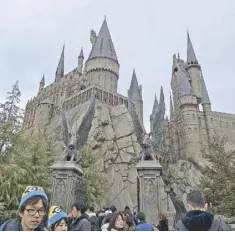  ??  ?? Hogwarts Castle, the magnificen­t icon of the Wizarding World of Harry Potter at Universal Studios Japan.