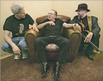  ?? Mark Boster Los Angeles Times ?? STEVE BING, left, visits rock legend Jerry Lee Lewis, center, and musician Jimmy Rip at a 2005 gig.