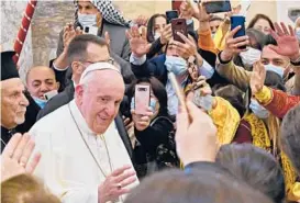  ?? VINCENZO PINTO/GETTY-AFP ?? A crowd flocks to Pope Francis as he arrives Sunday at the Church of the Immaculate Conception in Qaraqosh, Iraq. Francis wrapped up the day — and his visit to Iraq— with a Mass at the stadium in Irbil.