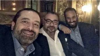  ??  ?? Le Premier ministre libanais Saad Hariri, Mohammed VI et le prince saoudien Mohammed Ben Salmane à Paris. Un selfie tweeté le 9 avril.